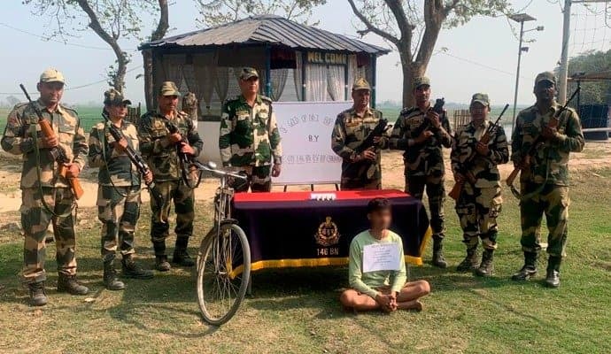 BSF recovered 1 crore gold from border