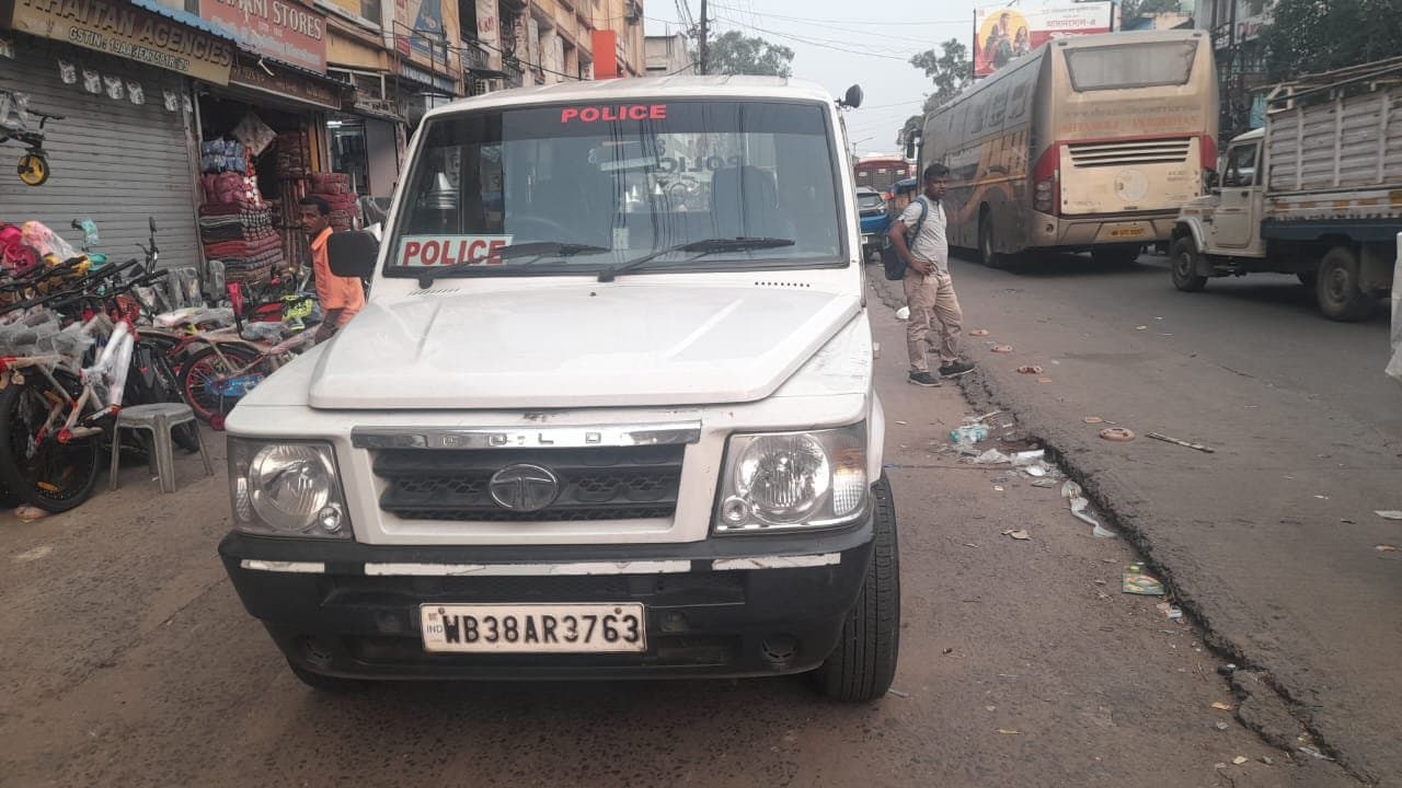 Miscreants robbed police vehicle in Asansol_gnr