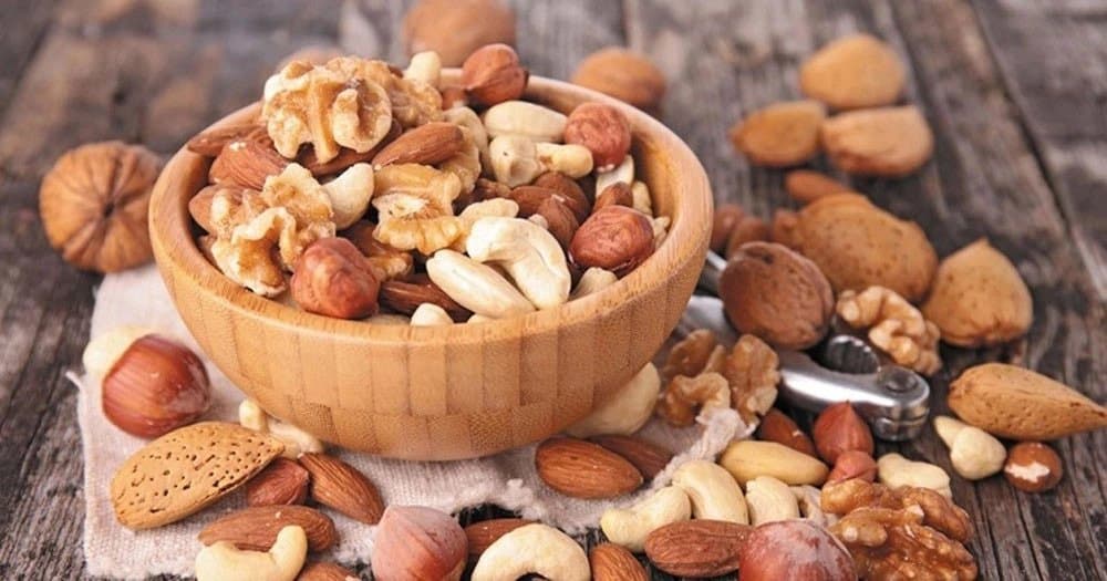 What is the best time to eat nuts for gut health