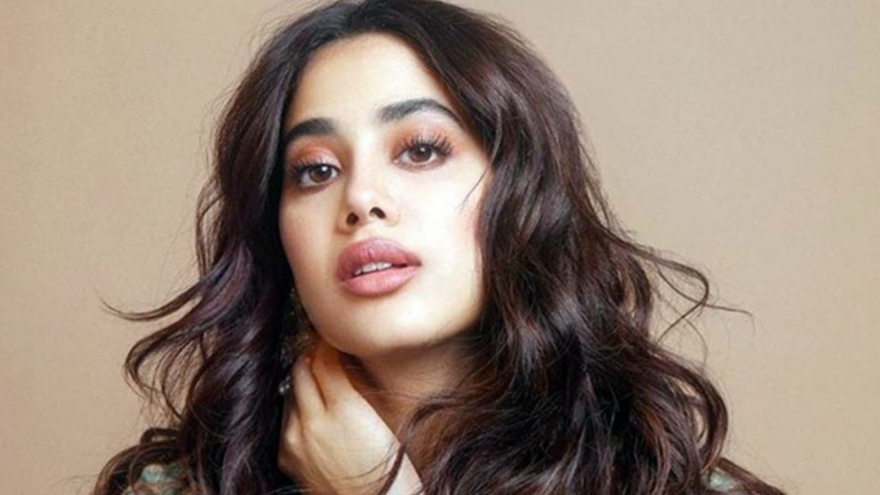 Janhavi Kapoor: গুঞ্জন নয়, সত্যিই প্রেমে জাহ্নবী? কফি উইথ করণের অনুষ্ঠানে আর কী কী তথ্য ফাঁস করলেন অভিনেত্রী?