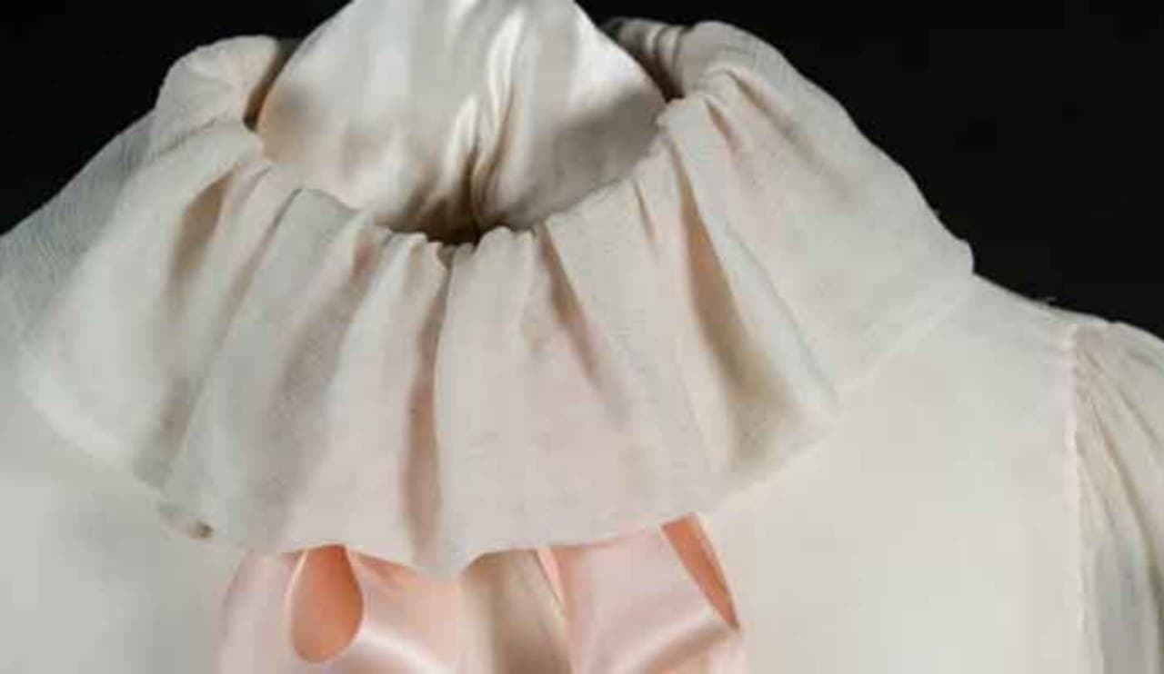 Princess Diana ‘engagement’ blouse may fetch in auction