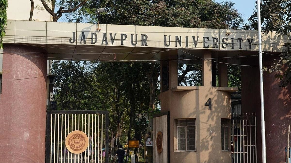student-body-found at jadavpur-university what university-authority and tmc saying on this incident