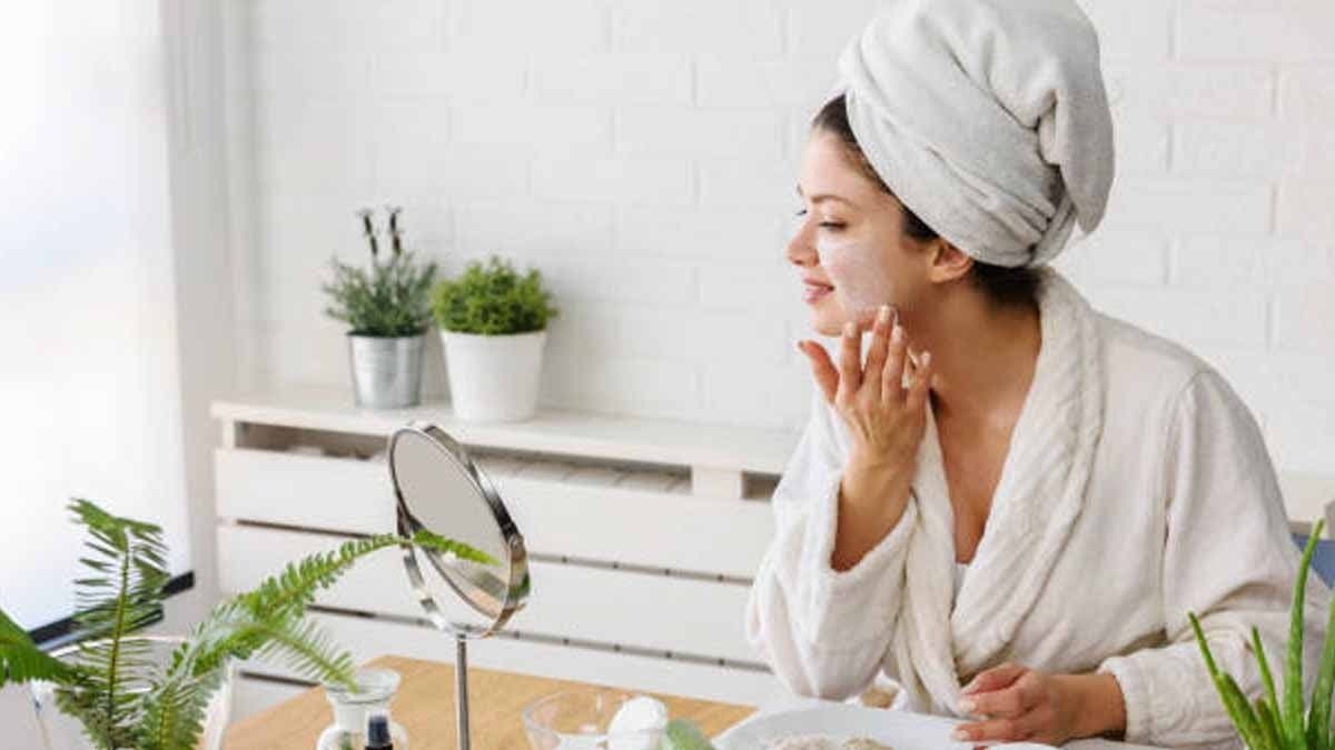 This home made natural ubtan can remove dirt and black spots also prevents from tan and make your skin glowing lif