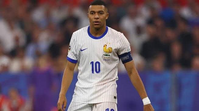 Mbappe: ইউরোয় ফ্রান্সের অভিযান শেষ হতেই ছুটিতে এমবাপে!