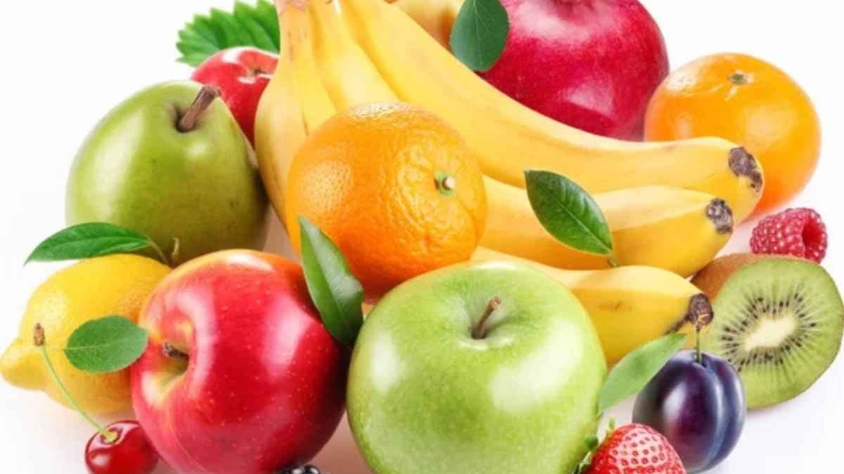 Red and Green apples both are rich in antioxidants and vitamin c that keeps you healthy lif 