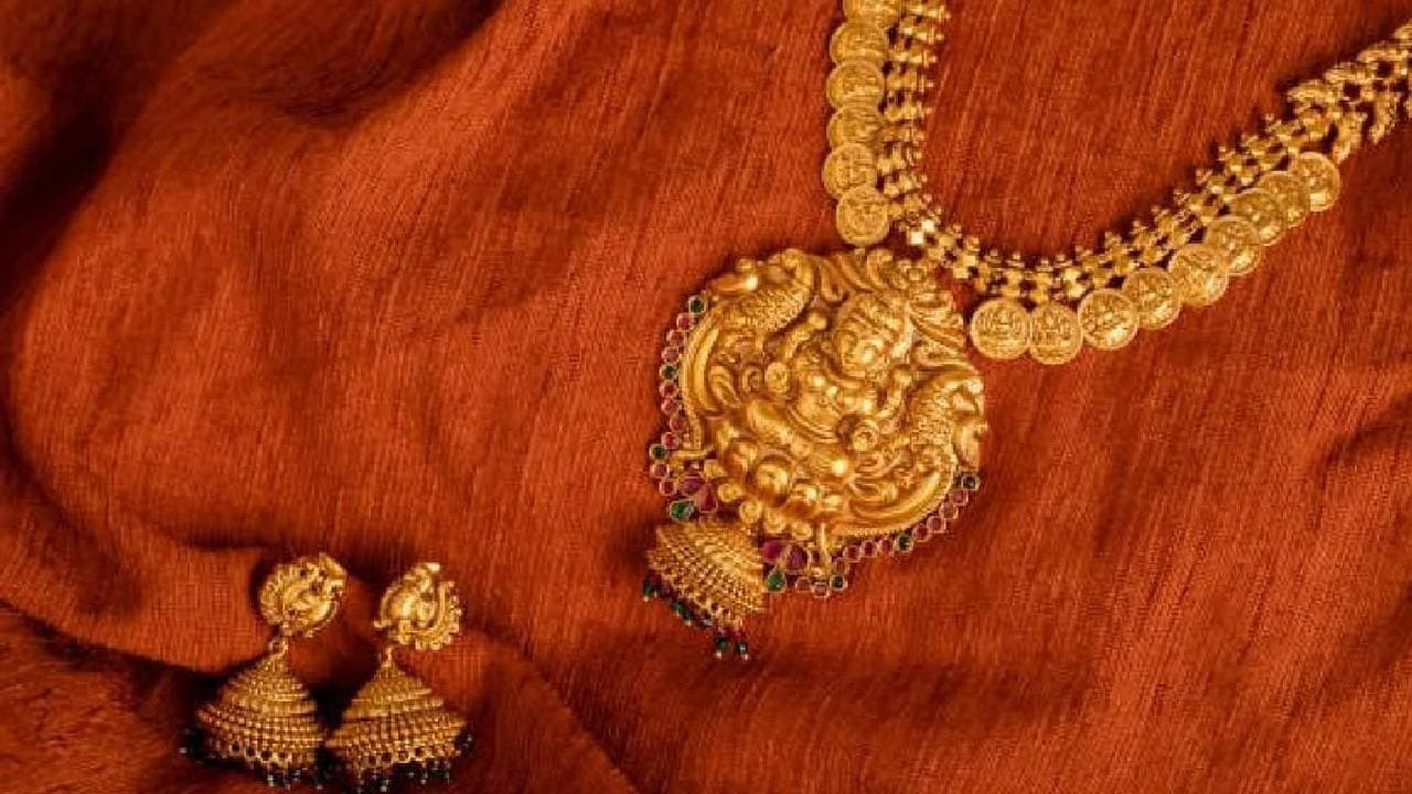 Gold Price Today 22 And 24 Carat Price Rises Again In Kolkata on 09 11 2025