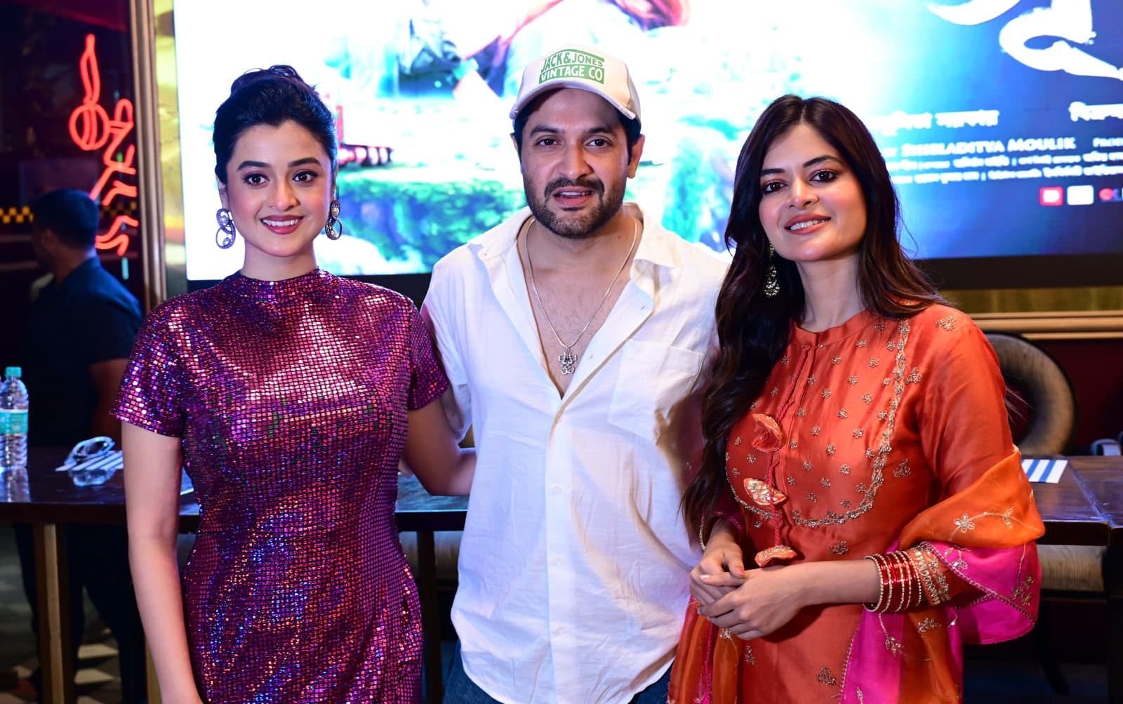 Exclusive: প্রেম থেকে প্রকৃতি, সঙ্গে টুইস্টের মিশেল, 'সূর্য'র ভিন্ন স্বাদের ট্রেলার নিয়ে কী বললেন বিক্রম, মধুমিতা, দর্শনা?