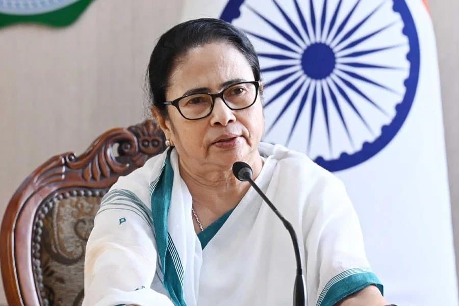 mamata banerjee calls for meeting on thursday