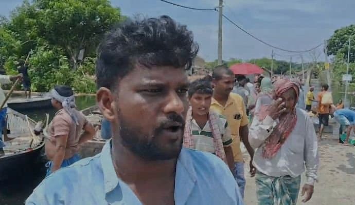 West Bengal Flood Flood affected people of Malda raised objection regarding food in the relief camps gnr 