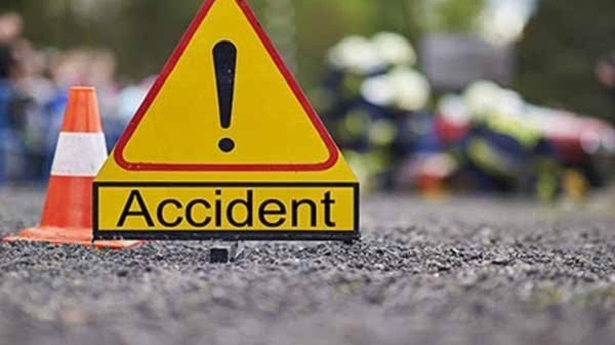 accident at chinar park, one dies