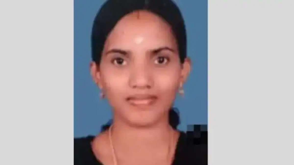 drunken man sets woman fire at kerala Kasaragod