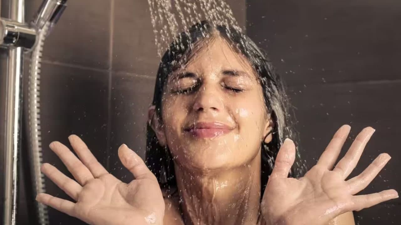 Should People With Chronic Joint Diseases Avoid Morning Cold Baths