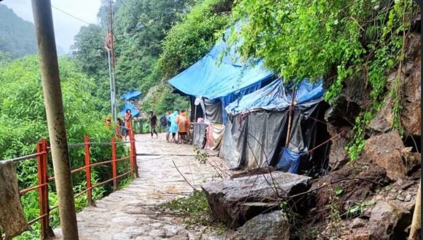  3 Pilgrims Dead In Landslide In Kedarnath, 8 Injured gnr