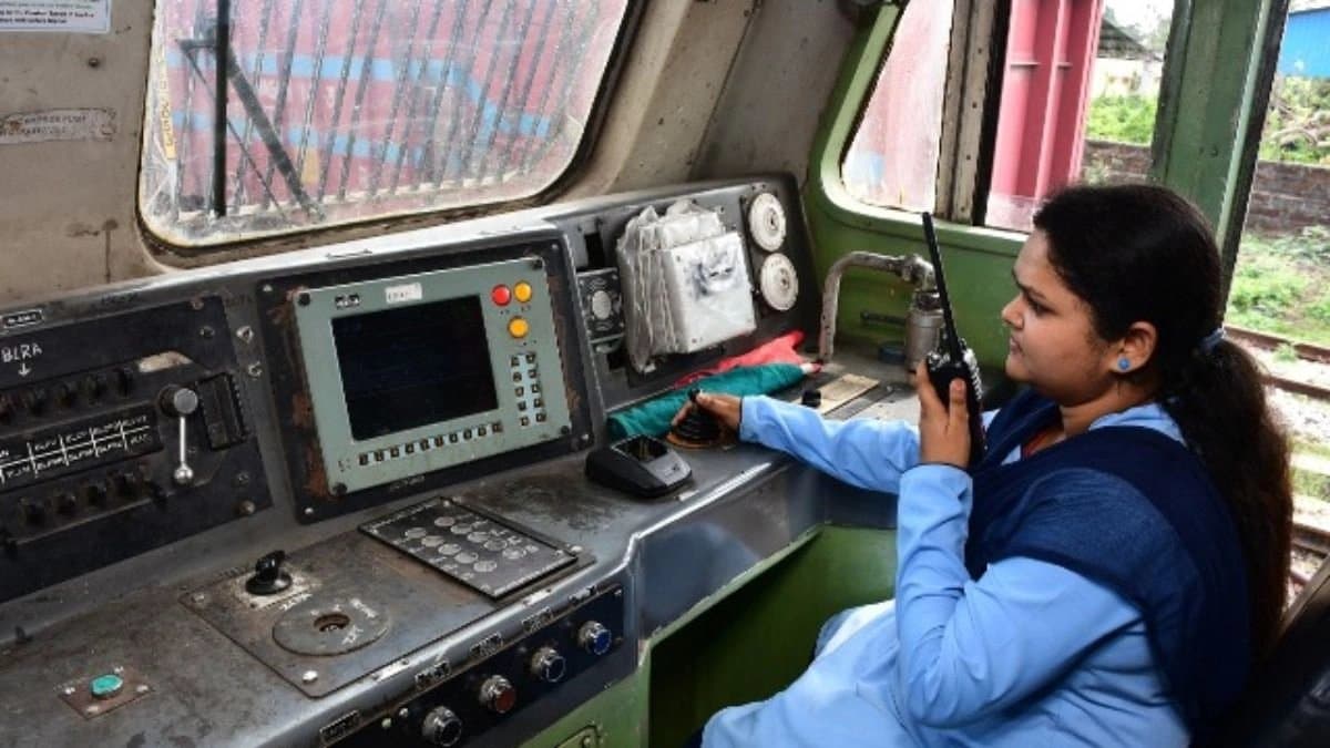 What loco pilot and assistant loco pilot communicate whole night while other passengers are asleep