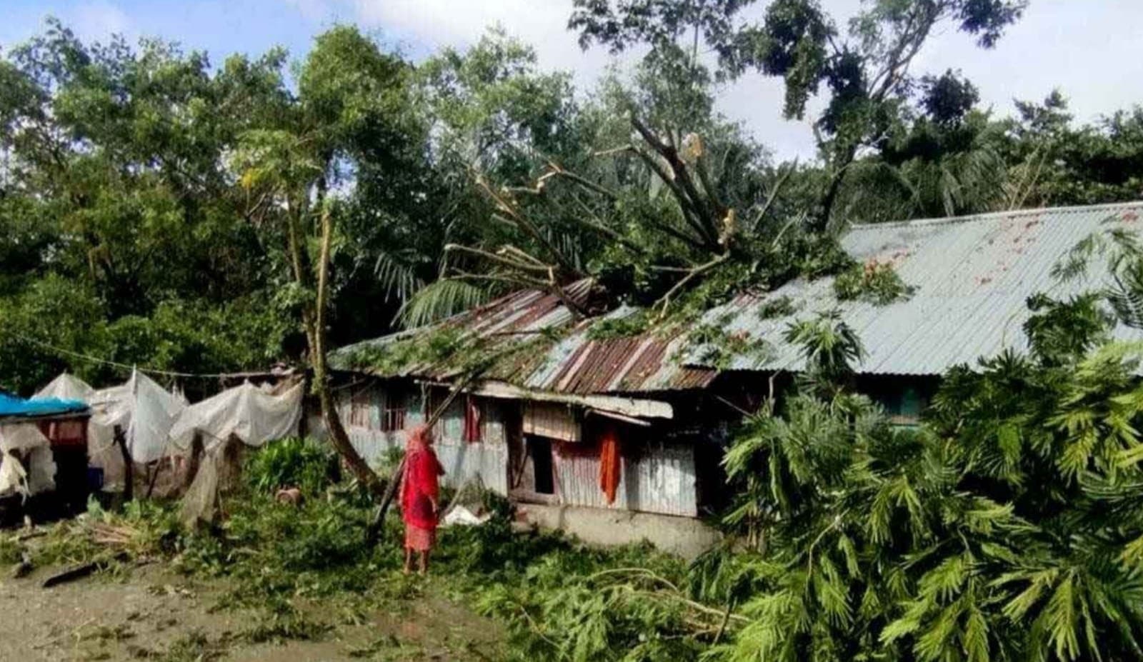 cyclone midhili hits bangladesh, seven dead