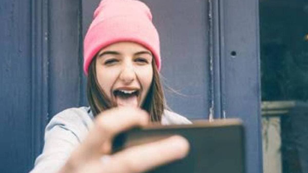 A female individual succumbed to fatal injuries following an attempt to replicate a stunt popularized on Social Media