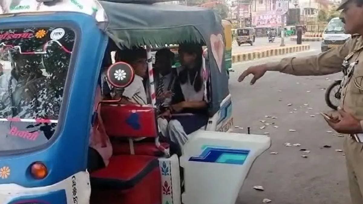 Watch the viral video of 14 school students riding in an auto in Jhansi Uttar Pradesh