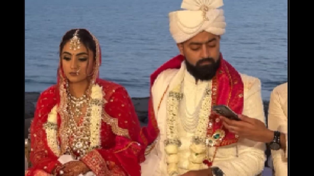 Groom Takes Work Call During Wedding Ceremony bride become angry