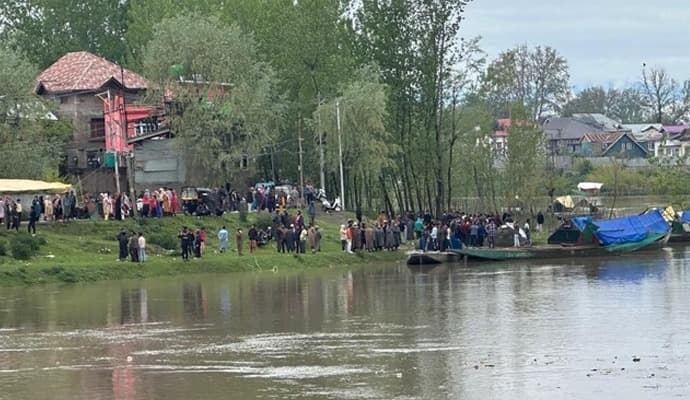 Several Missing After Boat Overturns In Srinagar, Rescue Ops Underway