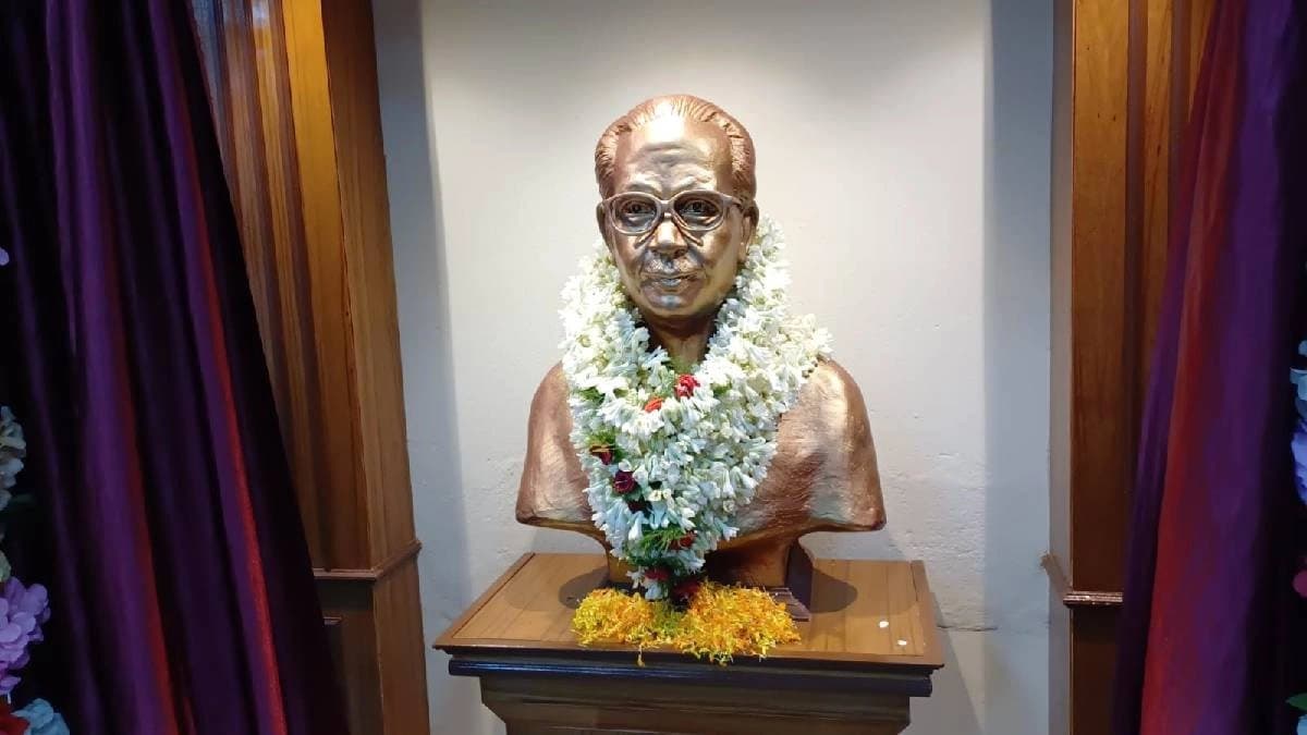  Trinamool MLA Asit Majumdar inaugurated the statue of former CPI(M) MP Roopchand Pal