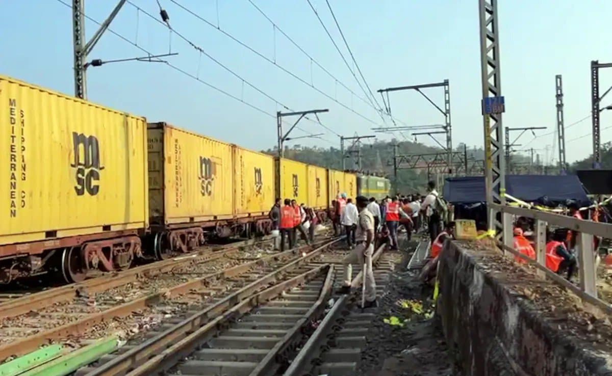 যোগী রাজ্যে ফের ট্রেন লাইনচ্যুত করার চেষ্টা, হচ্ছেটা কী, প্রশ্ন উঠছে