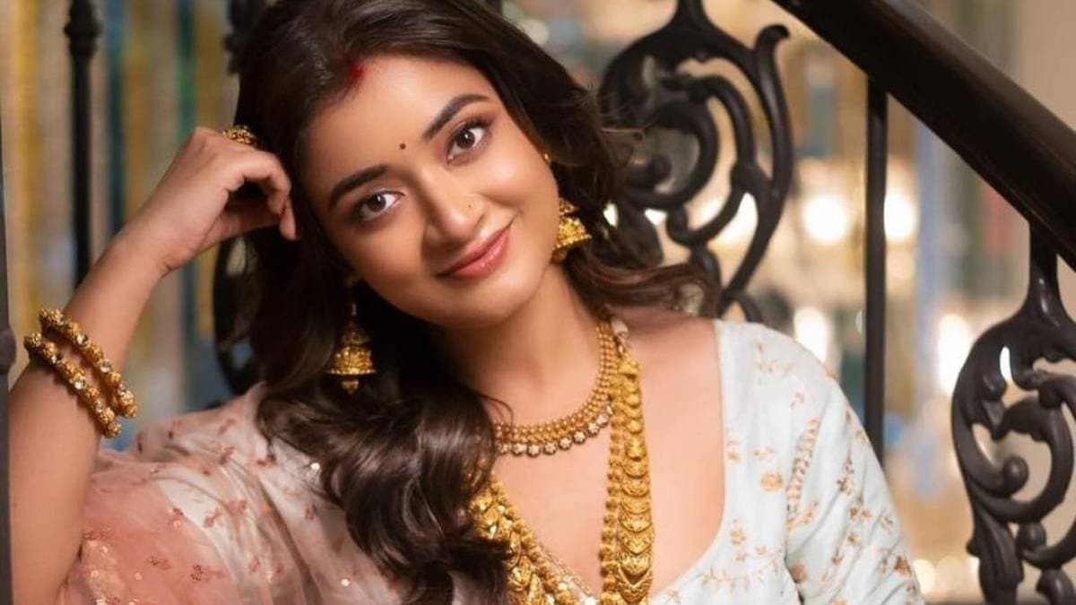 Actress Sriparna Roy is finally returning to Bengali television after marriage ent