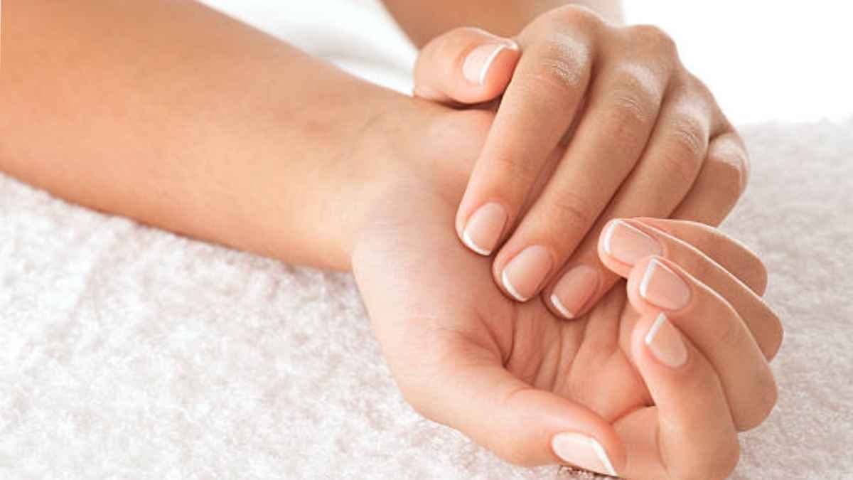  this home made remedy can prevent dryness from hands and make your skin tone soft lif 