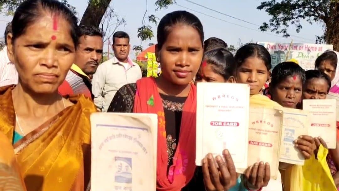 Workers protest before suvendu adhikari meeting in dooars 