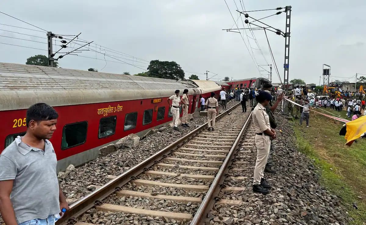 Howrah-Mumbai Mail Derail
