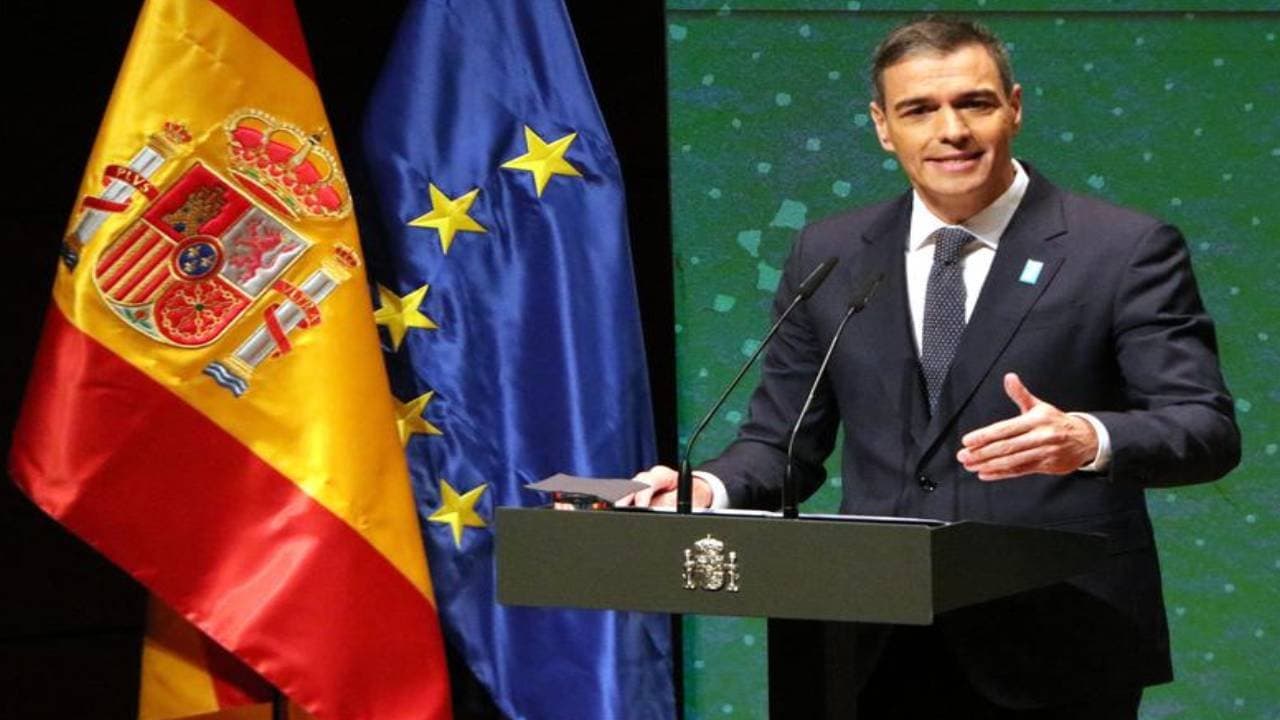 Spain grants citizenship to descendants of civil war