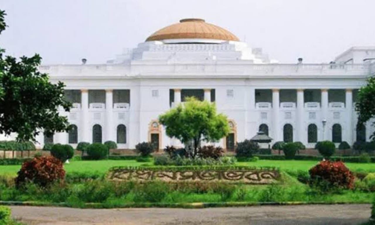 TMC-BJP protests against each other in assembly