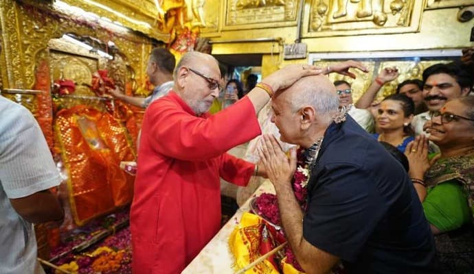 Manish Sisodia Visits Hanuman Temple,Mahatma Gandhi Memorial gnr