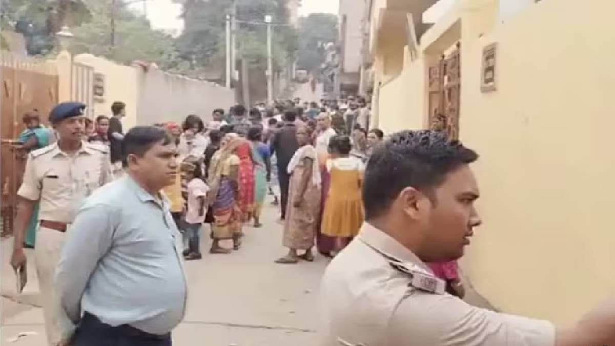 Man body found in government school classroom in Jharkhand