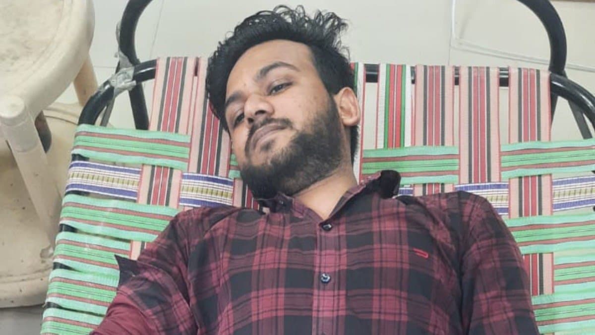 Youth donated blood after breaking his Ramadan