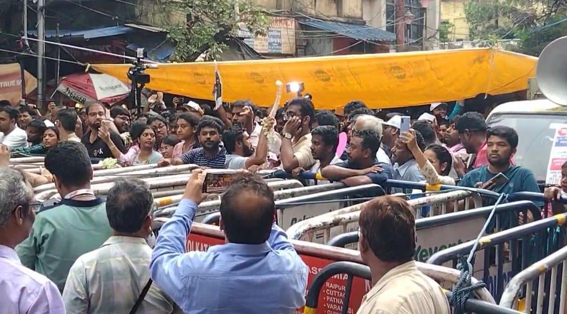 rg kaar doctors protest protesting doctors at lalbazar says they will continue protest but right now they are lifing sitting protest
