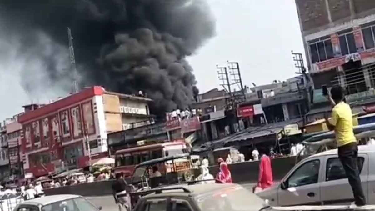 terrible fire broke out at a bag making shop in Kaliachak in Malda gnr