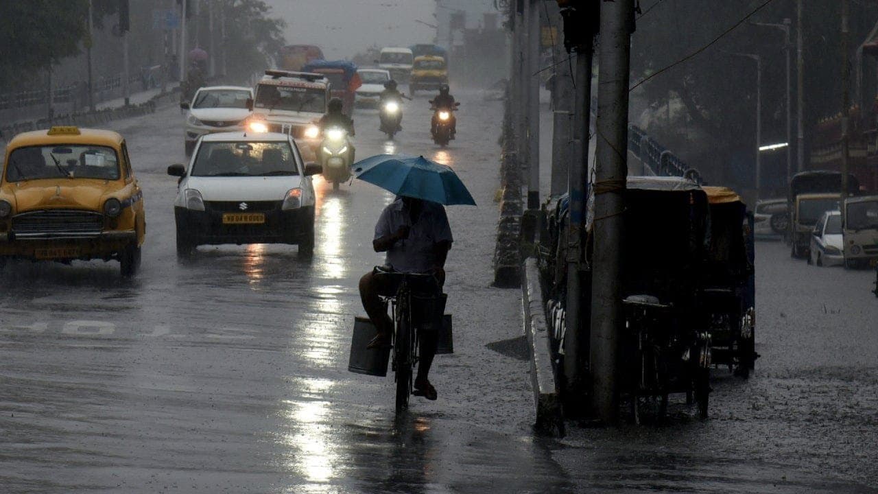 IMD Weather Forecast Moderate Rainfall Thunderstorm Gusty Wind Warning in West Bengal