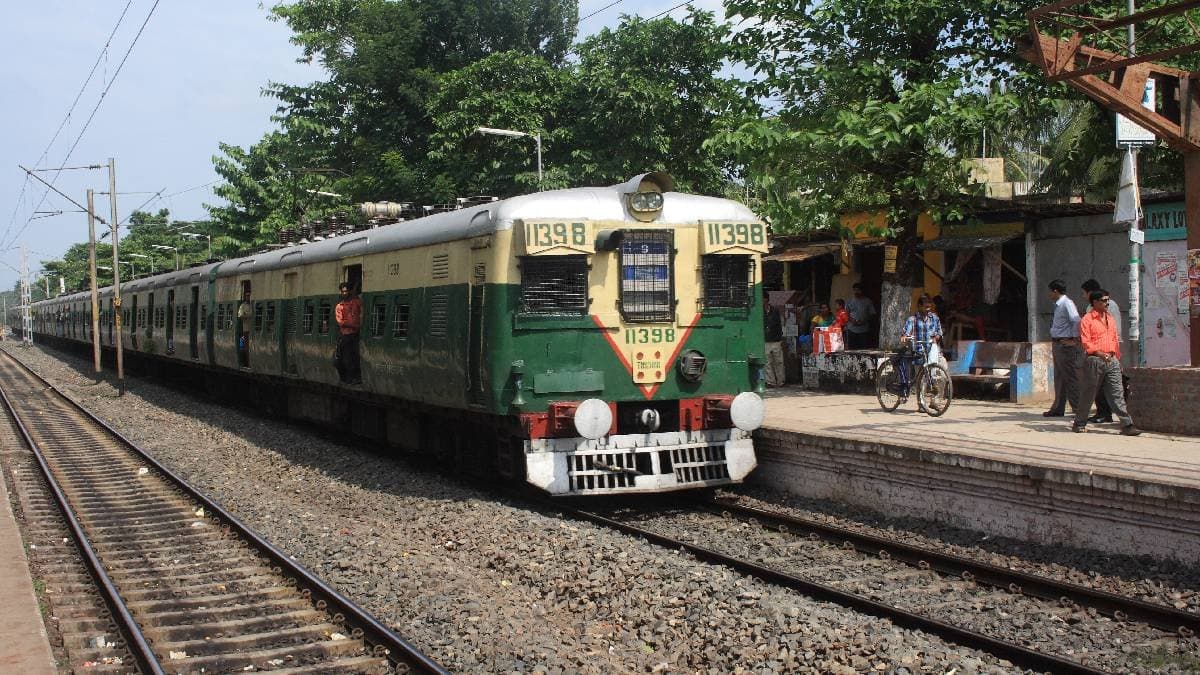 train operation halted in bongaon station for crack in rail line gnr