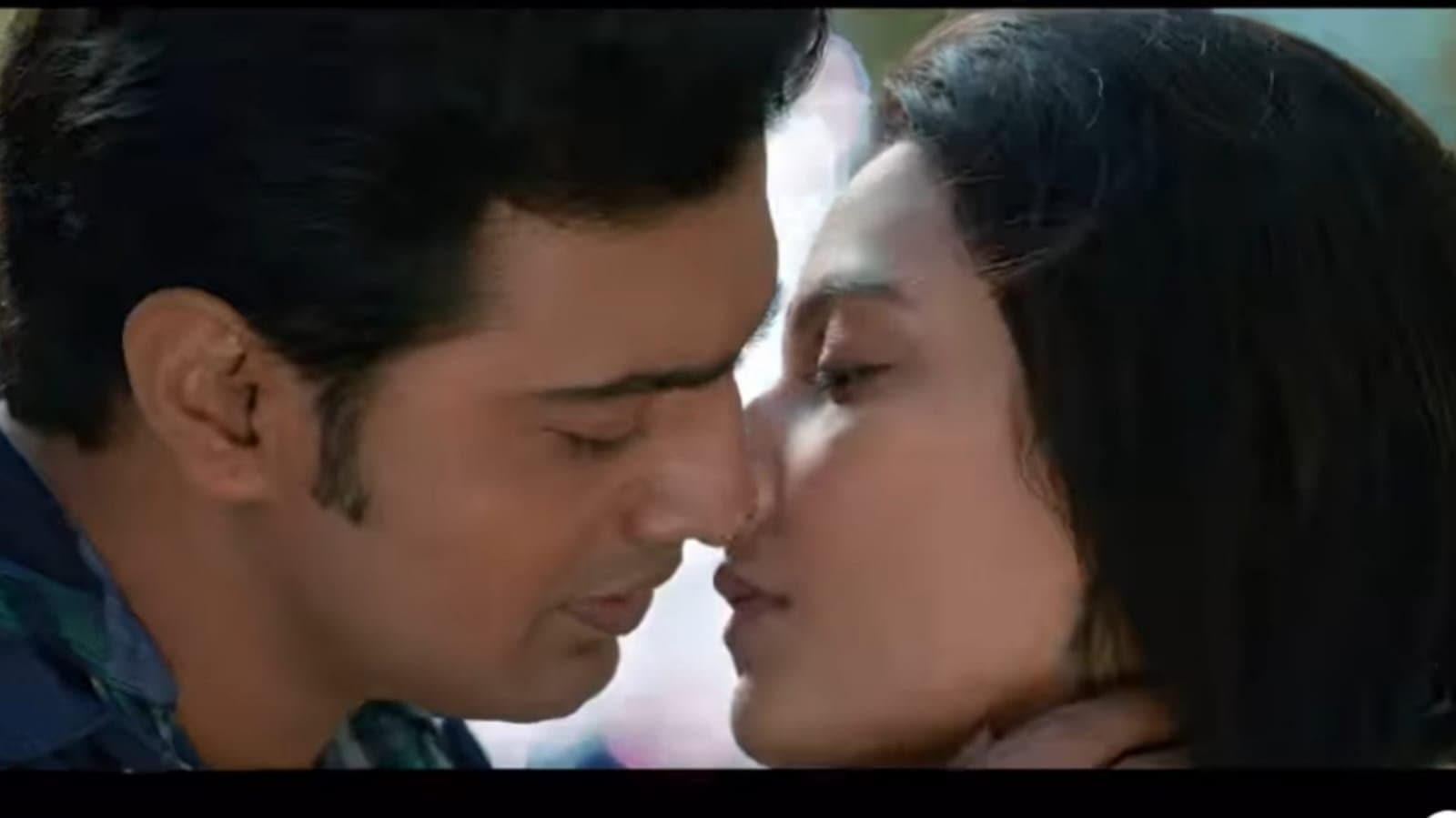Teaser out of bengali movie Dhumketu which starring Dev and Subhashree Ganguly 