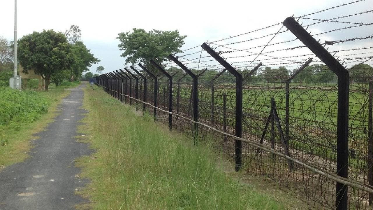 Father flees after abandoning Ten-year-old son at India-Bangladesh border