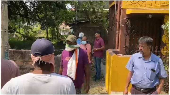 Hooghly wife, daughter keep up mans dead body at home