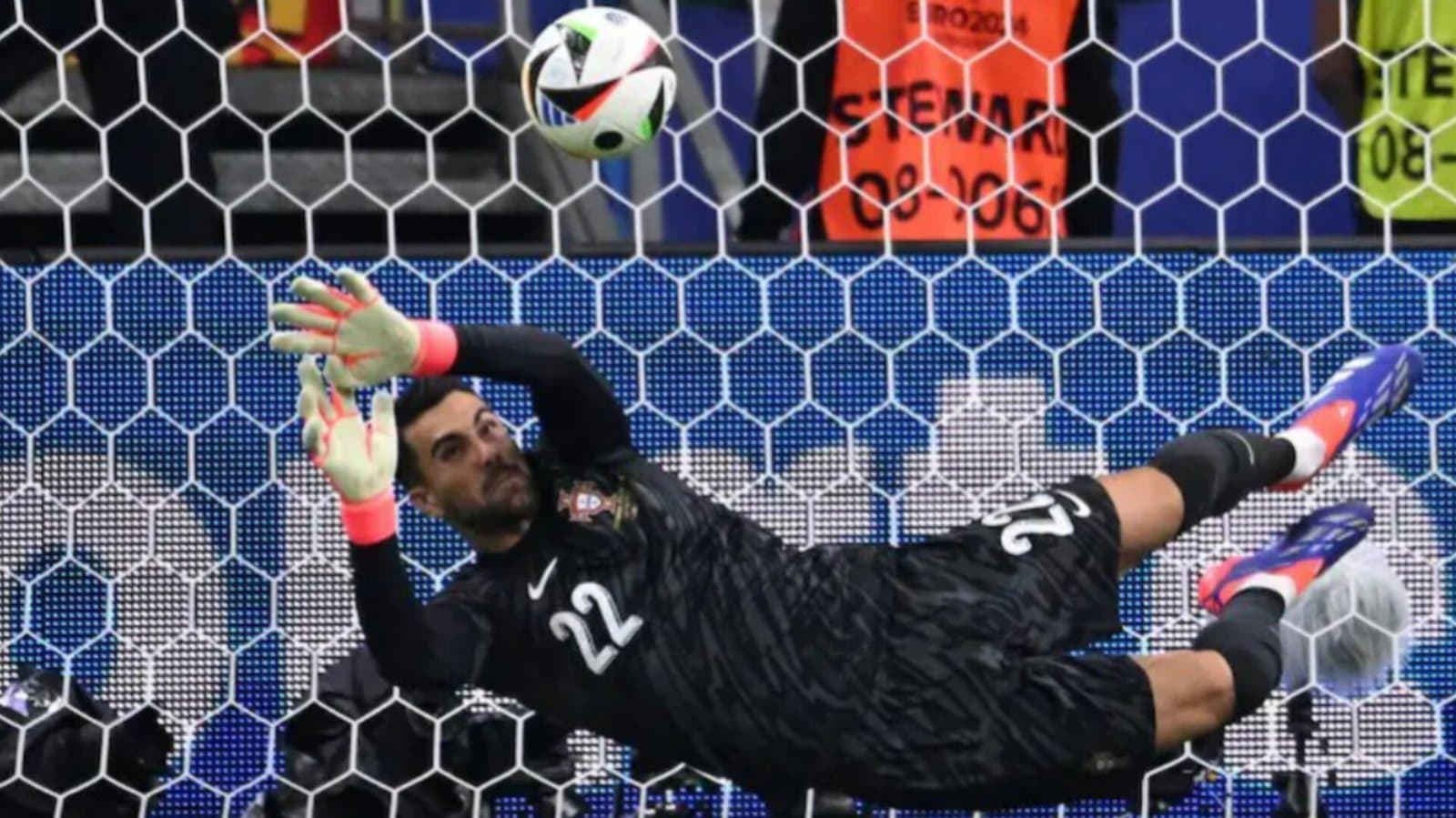 Portugal beat Slovenia on penalties, through to quarter finals 