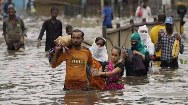 Heavy rainfall during monsoon claim 65 lives in Gujarat gnr 