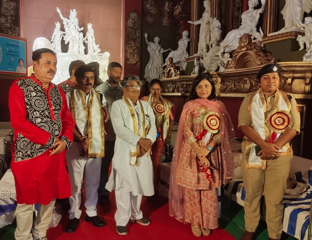 CM Mamata Banerjee inaugurating district pujas gnr