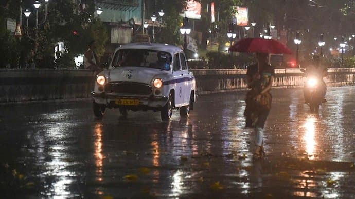 IMD Weather Forecast Moderate Rainfall with Lightning Warning in Kolkata and Four Other Districts