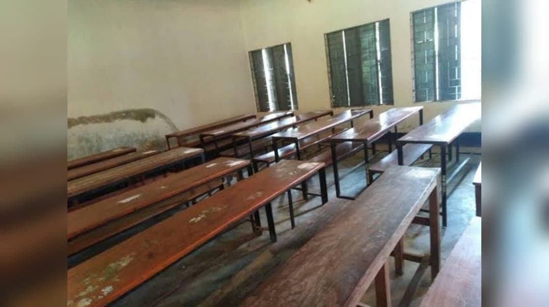 UP headmaster caught drunk during school hours, claims 'took 100 ml for pain relief'_gnr