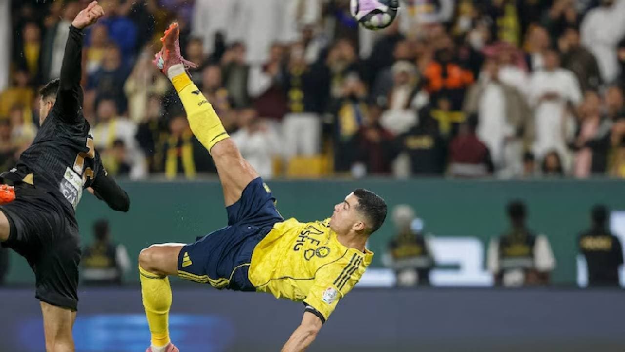 40 year old Cristiano Ronaldo scores stunning bicycle kick for Al Nassr