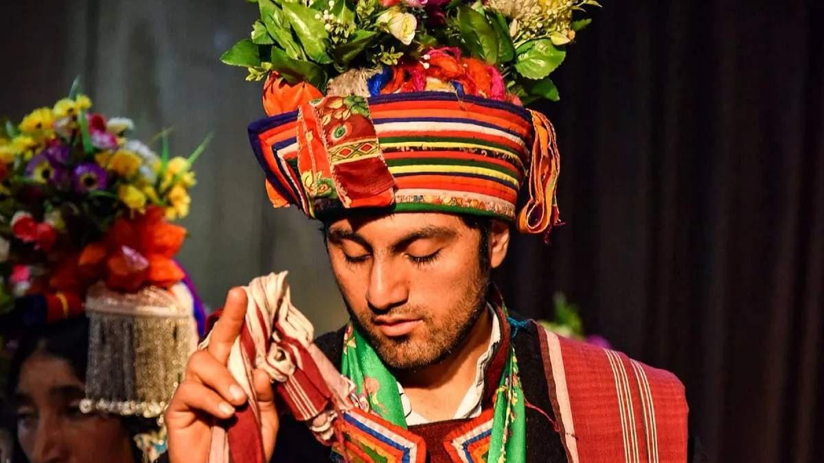 Foreigners travel to get impregnated to have a pure aryan baby