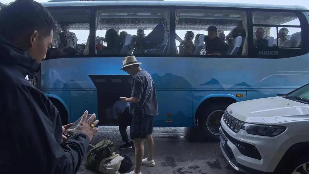 Indian bus under attack in nepal