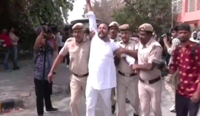 Several AAP Members Detained As Cops Deny Permission To Protest